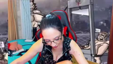 Snapshot of erikalorren chatting on January 26, 12:37 am erikalorren online show from January 26, 12:37 am