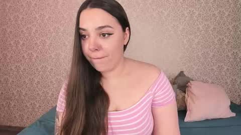 Snapshot of erinlanee chatting on March 10, 9:32 am Erin online show from March 10, 9:32 am