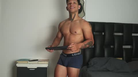 Snapshot of erosscott chatting on December 11, 10:06 pm Eros online show from December 11, 10:06 pm