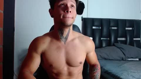 Snapshot of erosscott chatting on October 6, 5:43 pm Eros online show from October 6, 5:43 pm