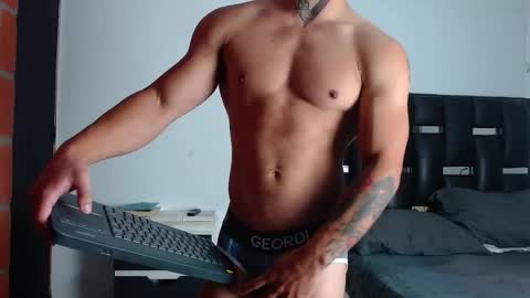 Snapshot of erosscott chatting on October 7, 2:58 pm Eros online show from October 7, 2:58 pm