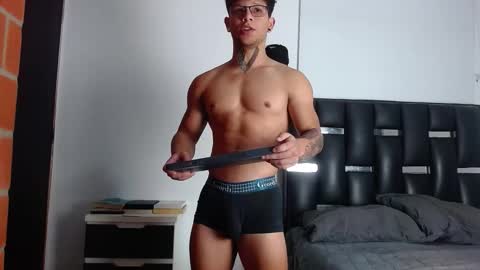 Snapshot of erosscott chatting on November 17, 5:52 pm Eros online show from November 17, 5:52 pm