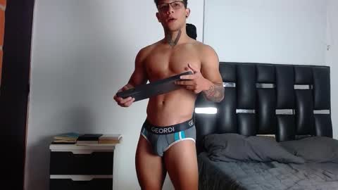 Snapshot of erosscott chatting on November 18, 6:12 pm Eros online show from November 18, 6:12 pm