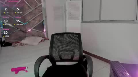 Snapshot of eryx_eriscor chatting on October 3, 1:52 pm Eryx online show from October 3, 1:52 pm