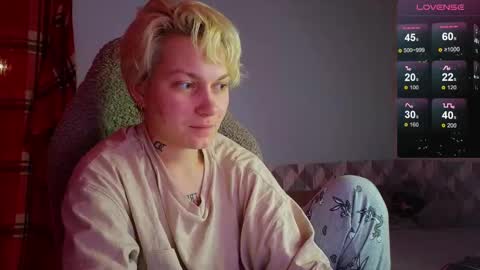 esajukyy online show from February 7, 2:37 pm