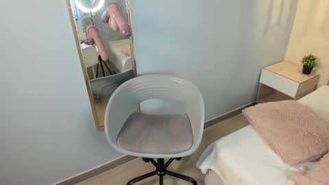 Escarlet online show from February 20, 3:30 pm