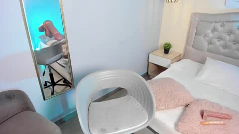 Escarlet online show from October 7, 1:08 pm