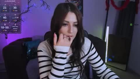 esma_shine online show from November 11, 8:09 pm