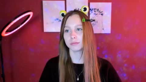 esme_moore_ online show from October 8, 8:45 am