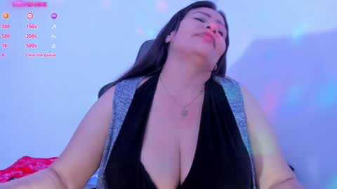 esme online show from December 3, 11:35 pm