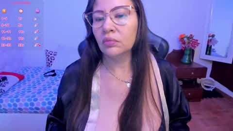 esme online show from October 12, 8:08 pm