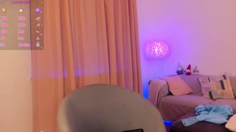 Esmi online show from January 3, 4:27 pm