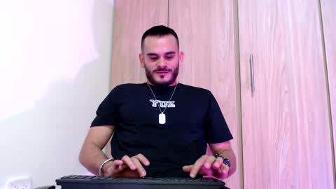 Esteban Fernandez online show from January 26, 4:20 am