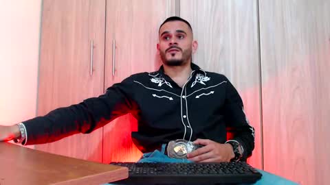 Esteban Fernandez online show from February 7, 8:31 pm