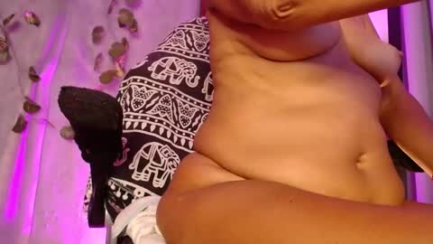 Snapshot of estelamaris1 chatting on February 7, 2:08 am estelamaris online show from February 7, 2:08 am