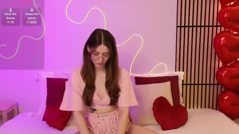 Ester online show from February 10, 9:15 pm