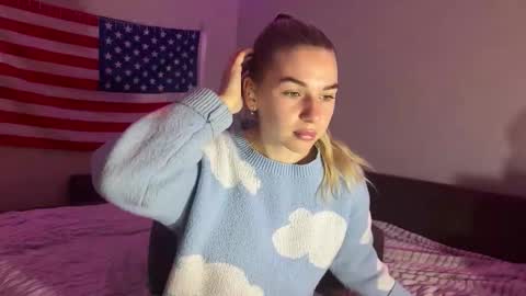 Snapshot of ester_vixen chatting on December 3, 6:17 pm Ester online show from December 3, 6:17 pm