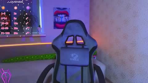 Snapshot of esterplayful chatting on September 16, 10:49 am EsterPlayful online show from September 16, 10:49 am