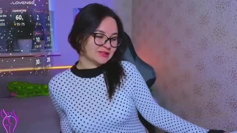 Snapshot of esterplayful chatting on October 27, 9:24 am EsterPlayful online show from October 27, 9:24 am