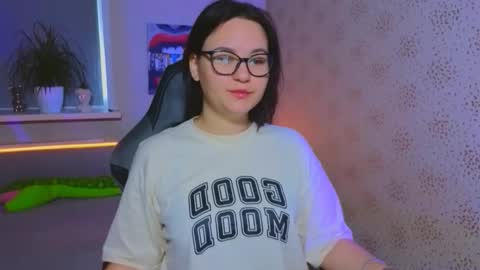 Snapshot of esterplayful chatting on November 4, 8:57 am EsterPlayful online show from November 4, 8:57 am