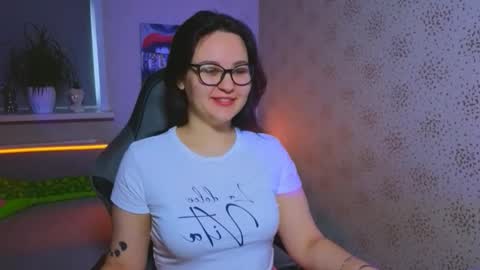 Snapshot of esterplayful chatting on November 7, 9:31 am EsterPlayful online show from November 7, 9:31 am