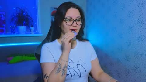 Snapshot of esterplayful chatting on November 17, 11:27 am EsterPlayful online show from November 17, 11:27 am