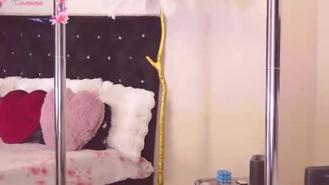 Esthera   online show from February 13, 5:37 am