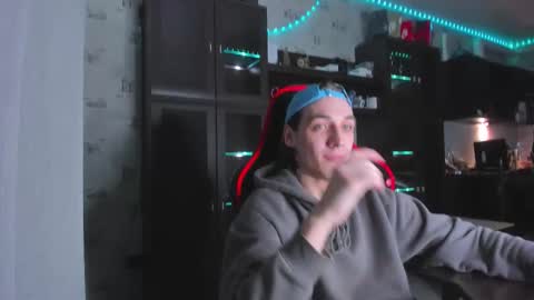 LOUIS online show from October 14, 9:15 pm