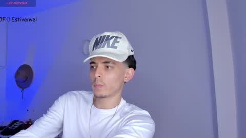 estivenvel online show from February 27, 5:36 pm