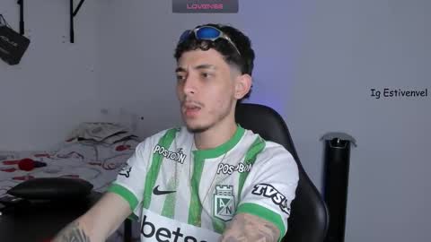 estivenvel online show from October 26, 6:58 pm