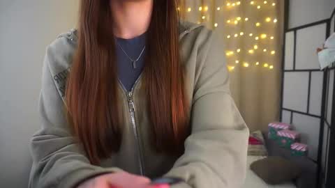 Snapshot of estrellabecnel chatting on December 15, 8:24 pm Anna online show from December 15, 8:24 pm