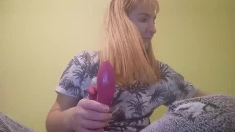 estrellawalters online show from December 1, 4:51 pm