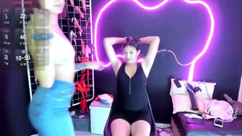 Cloe and Megan online show from October 22, 7:46 pm