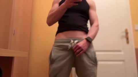 Snapshot of etat_on chatting on January 7, 7:59 pm Tom online show from January 7, 7:59 pm