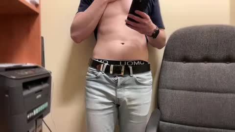 Snapshot of etat_on chatting on February 18, 7:09 pm Tom online show from February 18, 7:09 pm