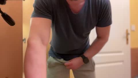 Snapshot of etat_on chatting on November 15, 6:04 pm Tom online show from November 15, 6:04 pm