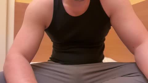 Snapshot of etat_on chatting on December 14, 10:58 pm Tom online show from December 14, 10:58 pm