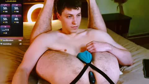 Snapshot of ethan7inches chatting on December 9, 2:56 am Ethan online show from December 9, 2:56 am