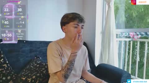 Snapshot of ethan_and_ava chatting on December 17, 12:33 pm ethan and ava online show from December 17, 12:33 pm