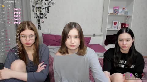 Snapshot of eumomino chatting on December 10, 8:16 pm Veronica Tiia Lilith left to right online show from December 10, 8:16 pm