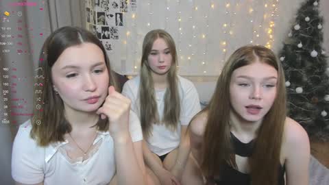 Snapshot of eumomino chatting on January 19, 12:49 am Veronica Tiia Lilith left to right online show from January 19, 12:49 am