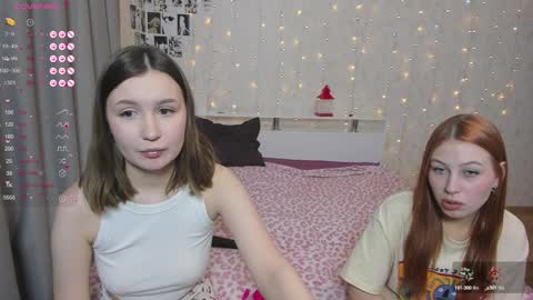 Snapshot of eumomino chatting on January 22, 4:34 am Veronica Tiia Lilith left to right online show from January 22, 4:34 am