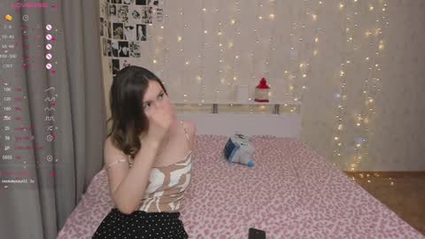 Snapshot of eumomino chatting on January 29, 7:22 pm Veronica Tiia Lilith left to right online show from January 29, 7:22 pm