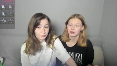 Snapshot of eumomino chatting on September 24, 4:32 pm Veronica Tiia Lilith left to right online show from September 24, 4:32 pm