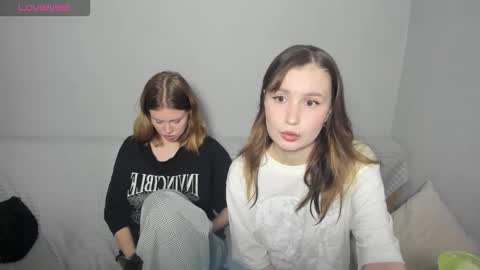 Snapshot of eumomino chatting on September 25, 2:32 pm Veronica Tiia Lilith left to right online show from September 25, 2:32 pm