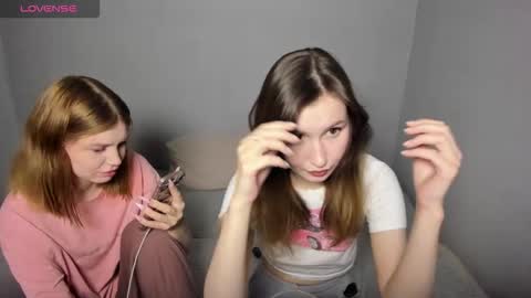 Snapshot of eumomino chatting on September 26, 6:56 pm Veronica Tiia Lilith left to right online show from September 26, 6:56 pm