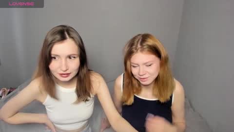 Snapshot of eumomino chatting on October 5, 4:11 am Veronica Tiia Lilith left to right online show from October 5, 4:11 am