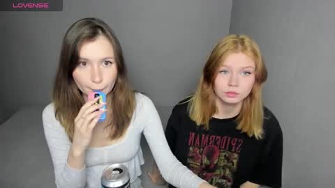 Snapshot of eumomino chatting on October 22, 2:06 pm Veronica Tiia Lilith left to right online show from October 22, 2:06 pm