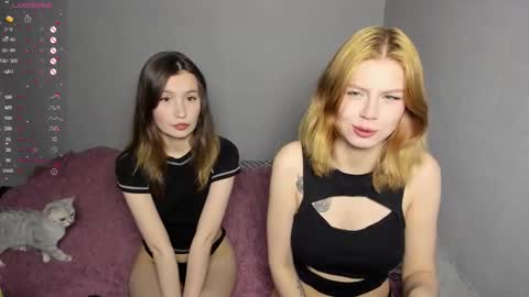 Snapshot of eumomino chatting on December 14, 4:23 pm Veronica Tiia Lilith left to right online show from December 14, 4:23 pm