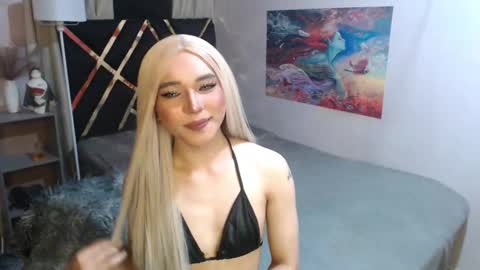 Euren  Bradley online show from November 25, 1:55 pm